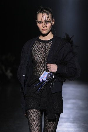 Chika Kisada(チカ キサダ)｜チュール レイヤー Vカーディガン