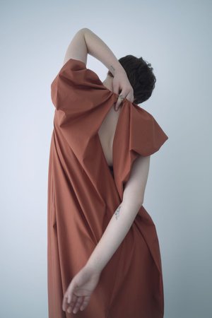 Uhr(ウーア)｜ネック ギャザー ドレス/レンガ の通販｜ELLESHOP・(エル 