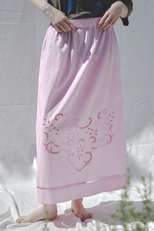 Uhr(ウーア)｜エンブロイダリー スカート/ピンク の通販｜ELLESHOP  