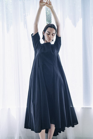 AAYUSHI(アユーシ)｜【予約販売】ラッフルロングワンピース/ブラック
