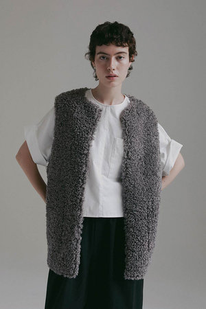 HER.(ハー)｜フェイクファーベスト/グレー の通販｜ELLESHOP・(エル