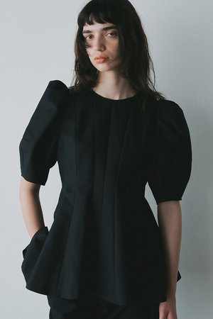 HER.(ハー)｜コットンフォルムペプラムブラウス/ブラック の通販