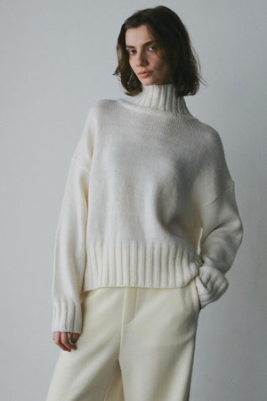 eLLa エラ　フレア　ボア　ニット　プルオーバー　トップス　ホワイト eLLa エラ フレア ボア ニット プルオーバー トップス ホワイト ella