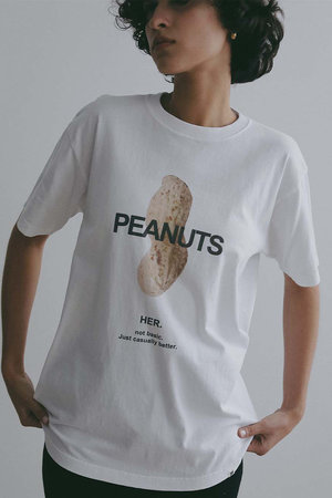 HER. PEANUTS Tシャツ ホワイト HER.(ハー)｜PEANUTS T-shirt/オフホワイト の通販｜ELLESHOP・(エル