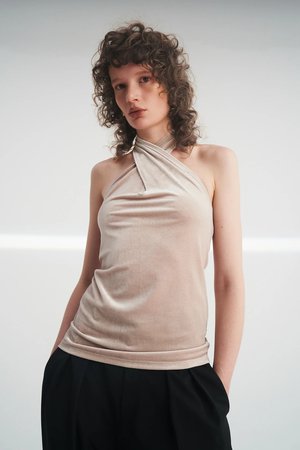 Venica(ヴェニカ)｜Velour halter neck tops/beige の通販｜ELLESHOP