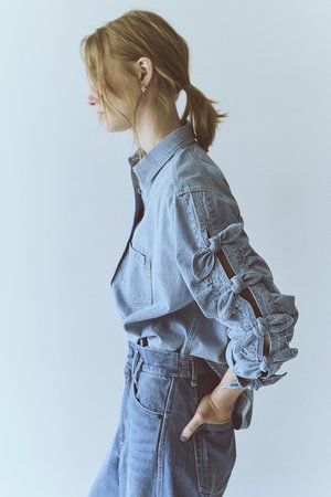 フォルフォルモ FORFORMO シャツ FORFORMO(フォルフォルモ)｜Ribbon Sleeve Denim Shirt/ブルー の通販