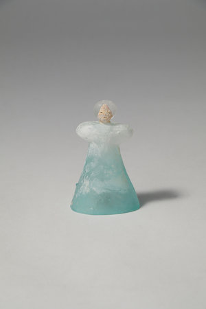 モ*と様 ガラス作家　安達知江 さん　ガラス置物　ガラス小物　女の子　置物　オブ Tomoe Adachi(アダチ トモエ)｜【受注生産】【安達知江】ベル/A の通販