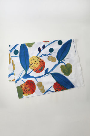 Mustakivi(ムスタキビ)｜マリメッコ Fabric PARATIISI 200cm/- の通販